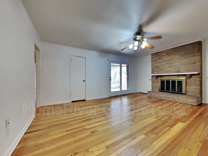 1606 E 56th Ct - Photo 2 of 25