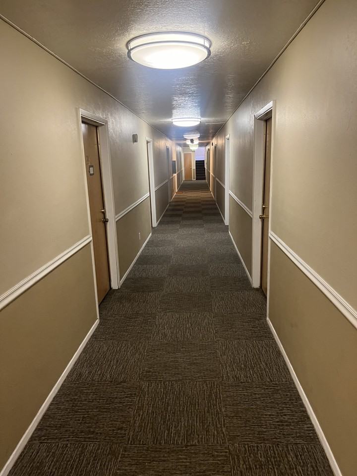 1410 Girard Blvd Ne - Photo 4 of 17
