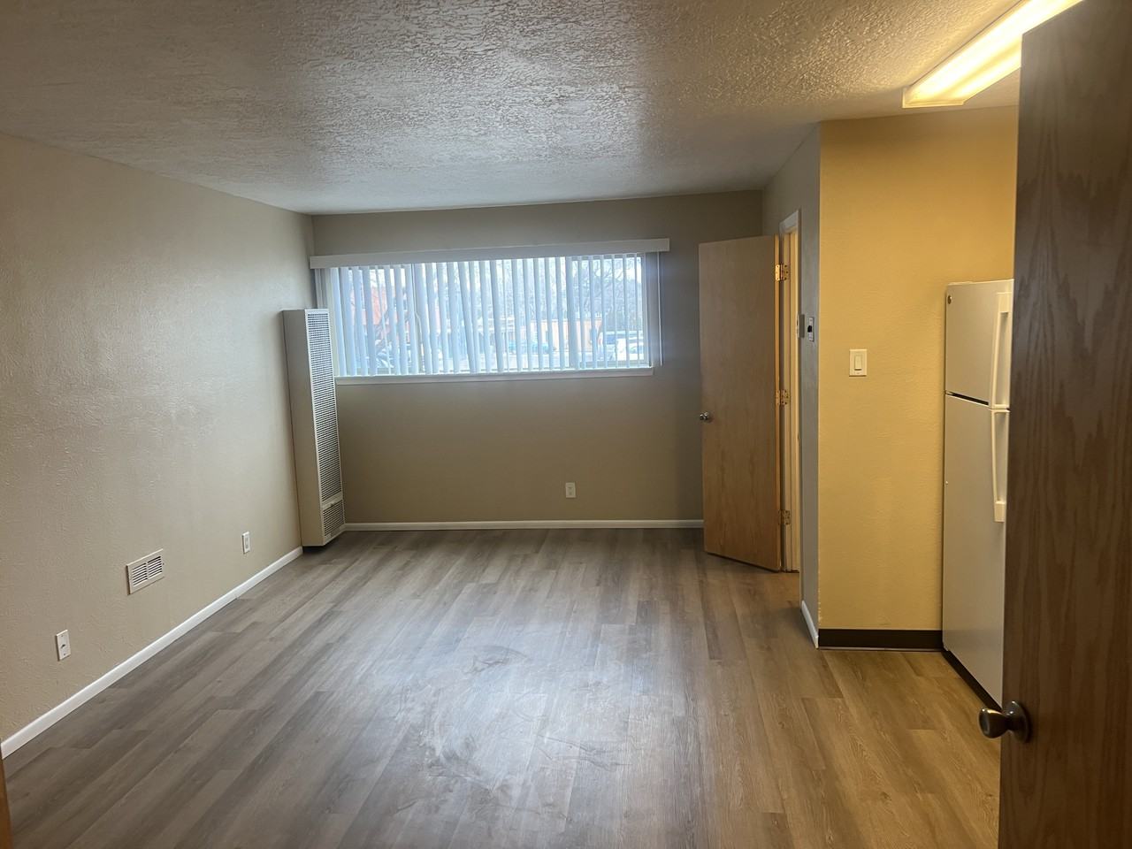 1410 Girard Blvd Ne - Photo 3 of 20