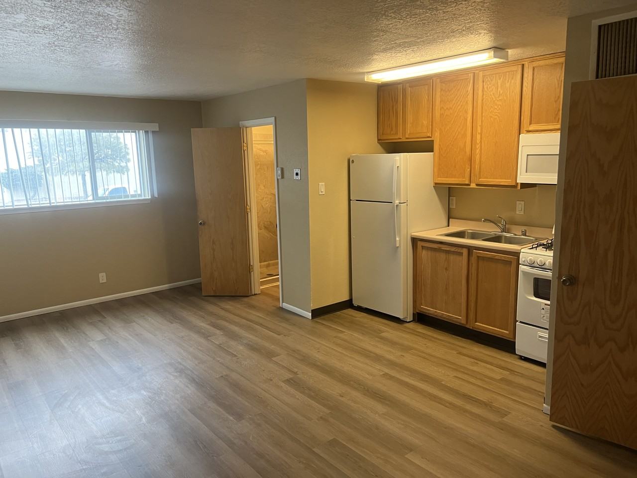 1410 Girard Blvd Ne - Photo 7 of 20