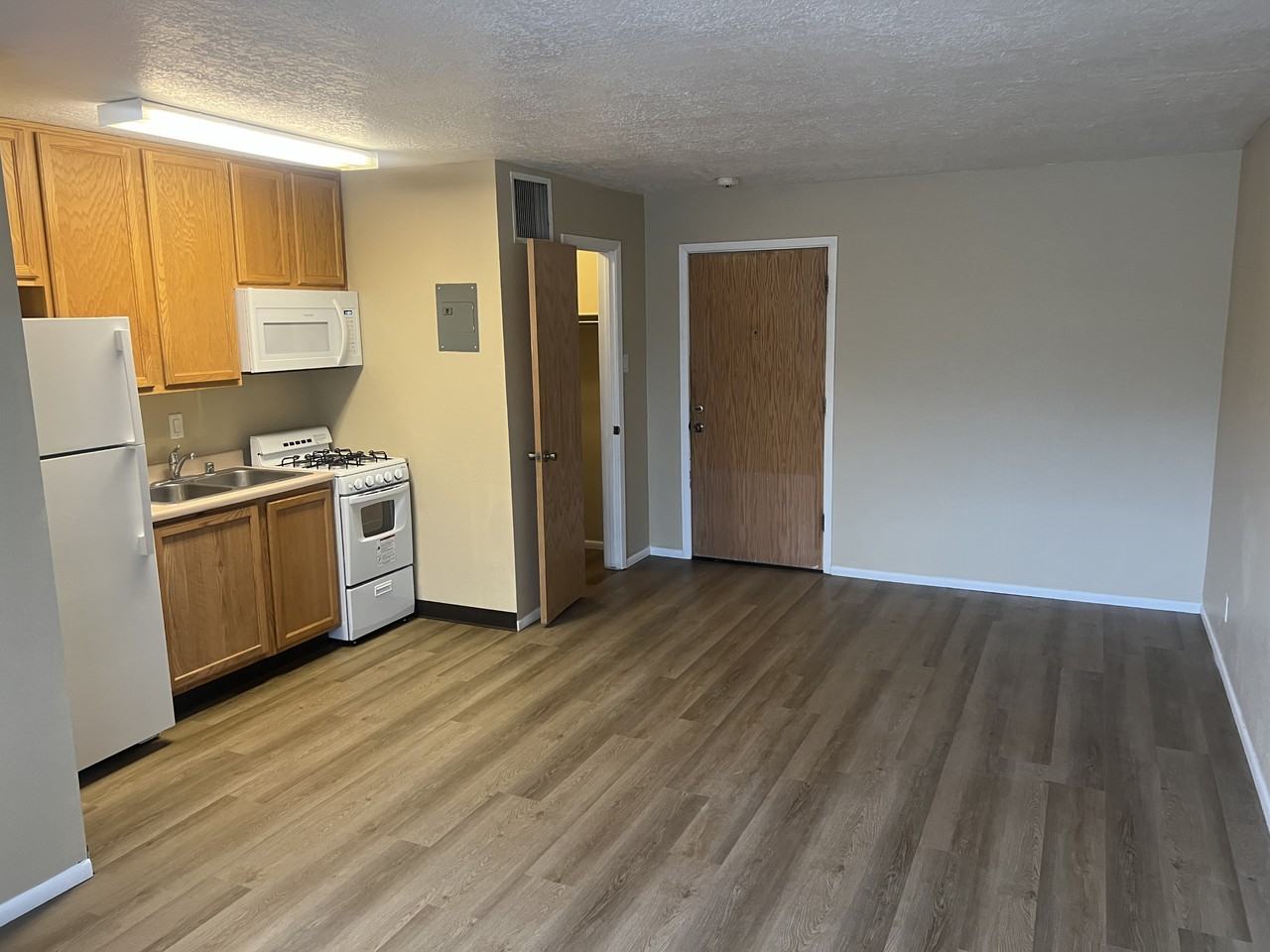 1410 Girard Blvd Ne - Photo 2 of 20