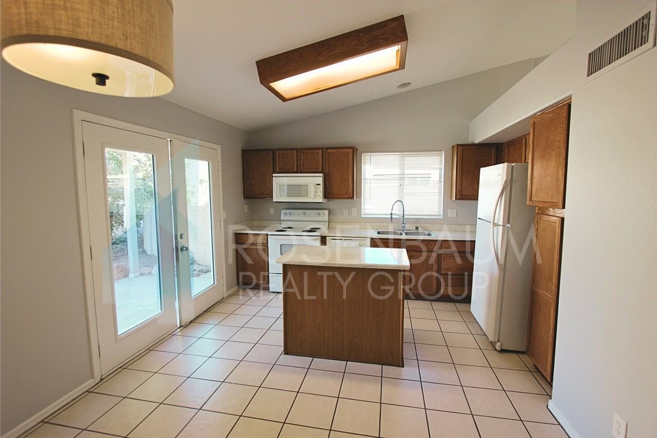10326 W Missouri Ave - Photo 3 of 11