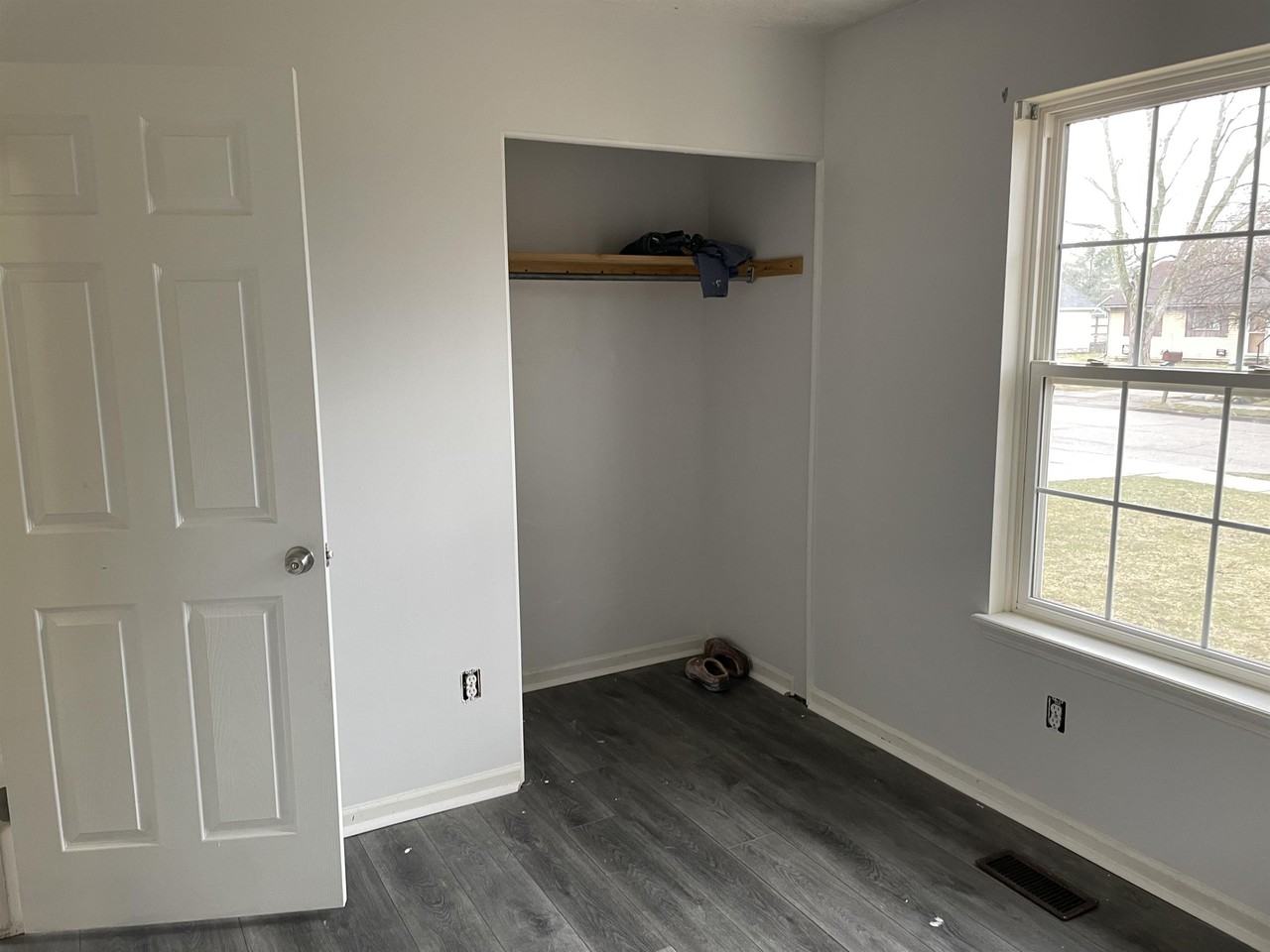 5201 Hughes Road - Photo 3 of 10