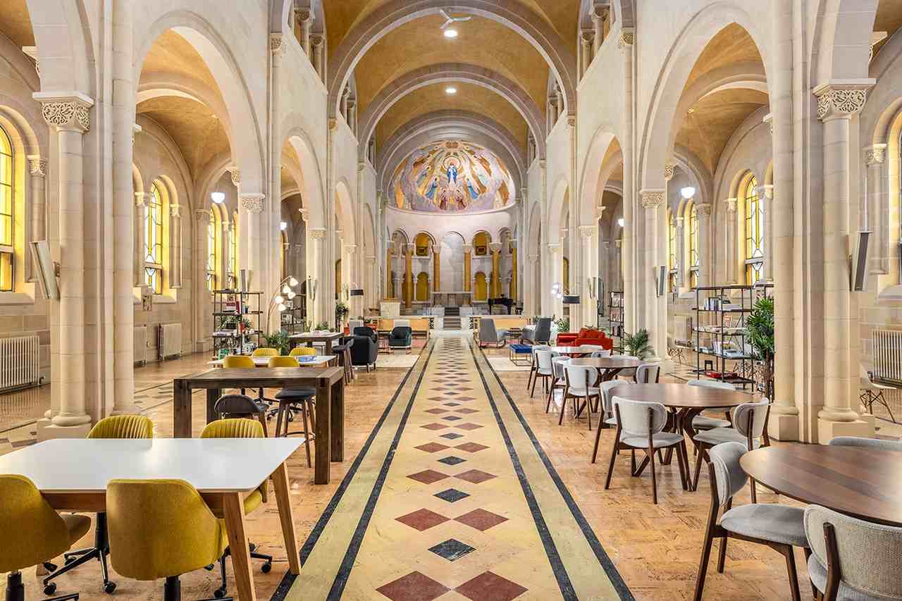 LE DIVIN - Photo 2 of 6