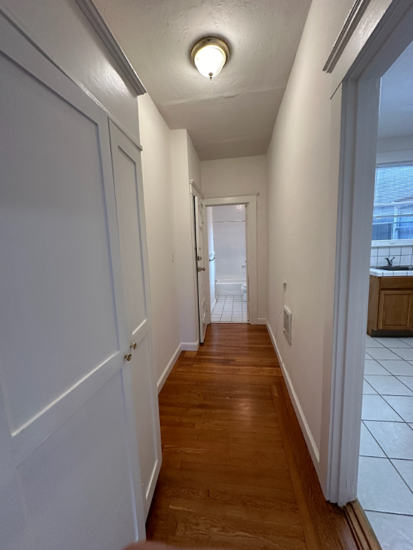 2020 Franklin St #4 - Photo 7 of 12