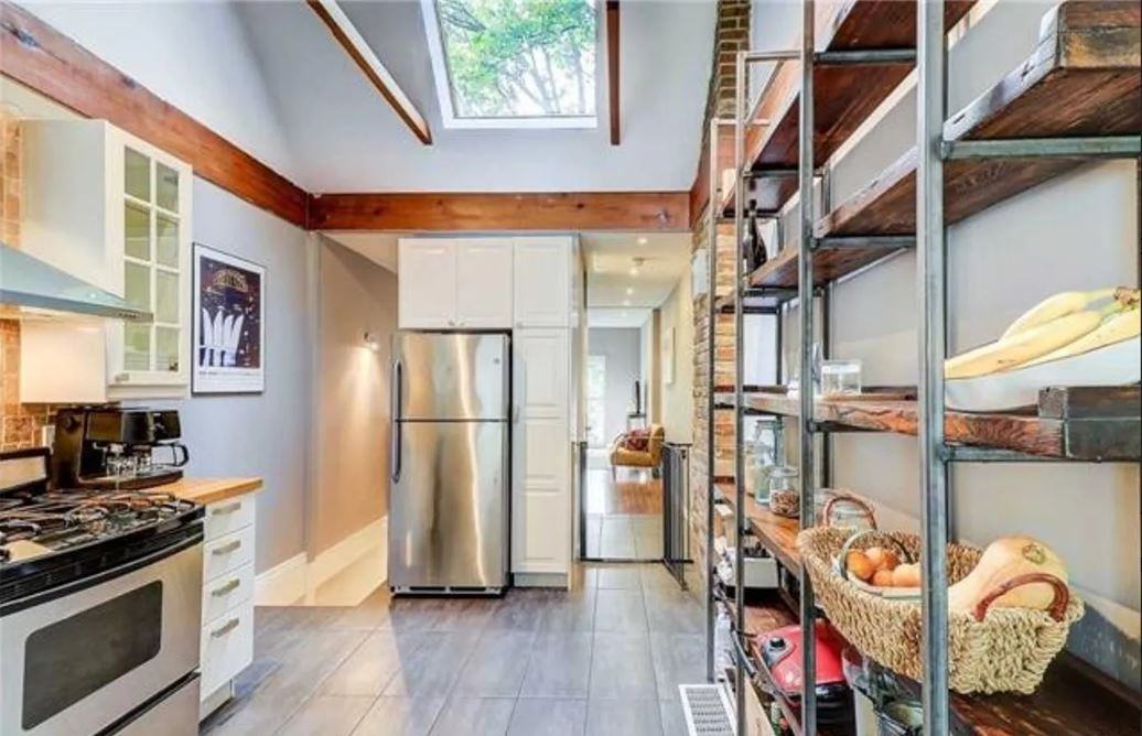 170 Hiawatha Rd - Photo 3 of 37