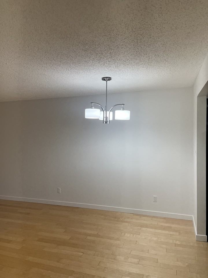 2237 Mcintyre St - Photo 3 of 12