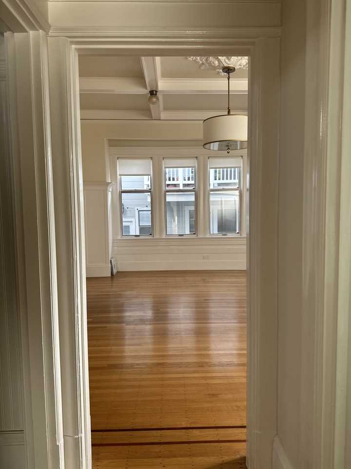 ELEGENTLY REDONE CARRIAGE HOUSE - Photo 3 of 21