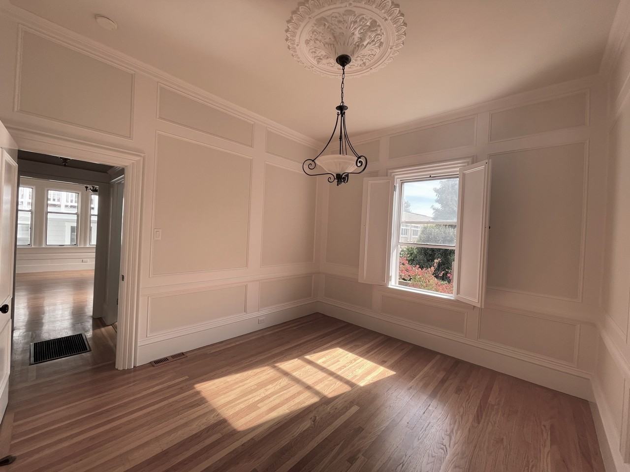 ELEGENTLY REDONE CARRIAGE HOUSE - Photo 6 of 21