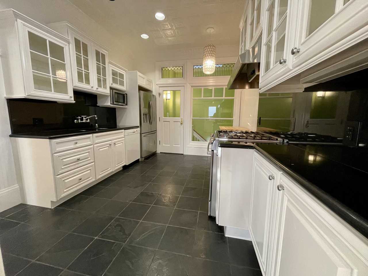 ELEGENTLY REDONE CARRIAGE HOUSE - Photo 7 of 21