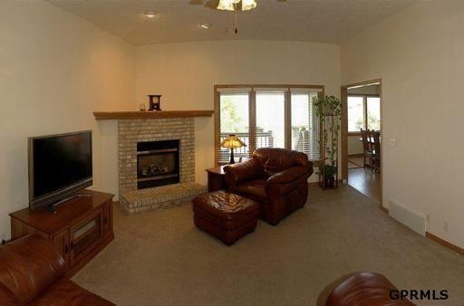 8009 67th St Cir - Photo 2 of 10