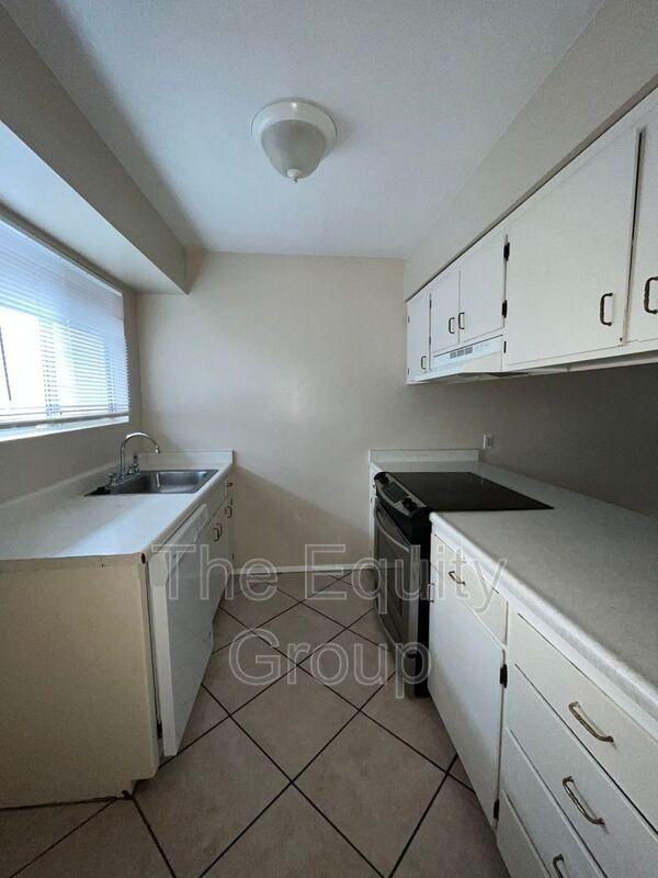 310 N Orange Ave #19 - Photo 3 of 8