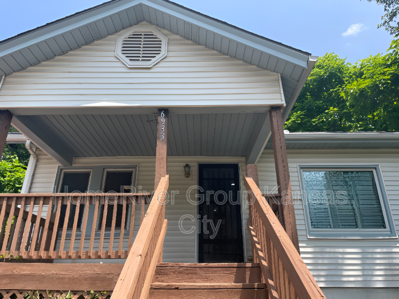 6933 Spruce Ave - Photo 2 of 22