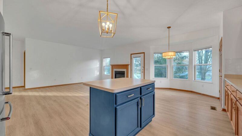 7275 Winterbek Ave - Photo 5 of 33