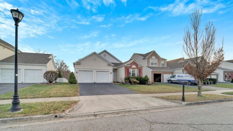 7275 Winterbek Ave - Photo 2 of 33