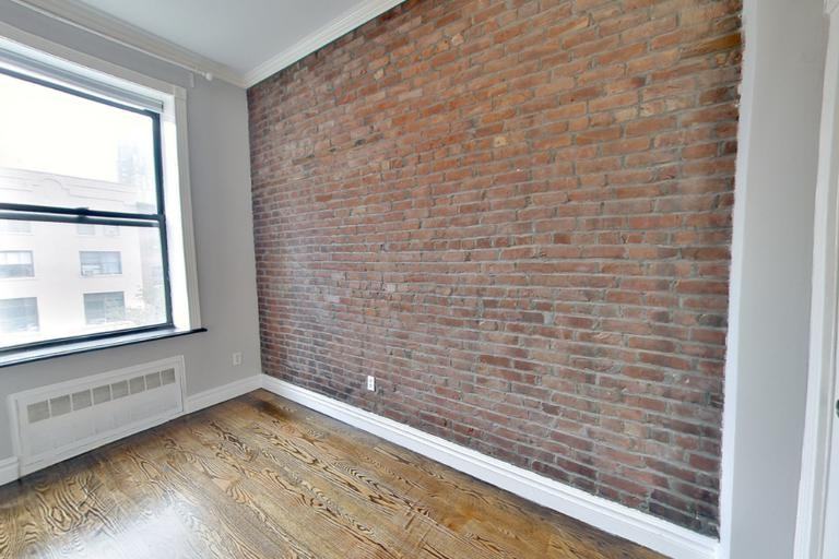 W 14th St #4A - Photo 3 of 4