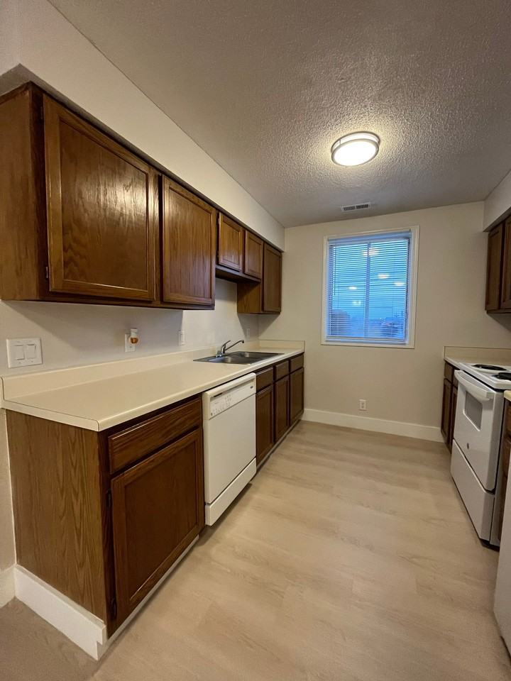 515 W Saunders - Photo 2 of 7