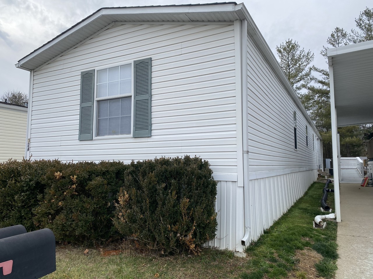324 White Pine Blvd #35 - Photo 2 of 8