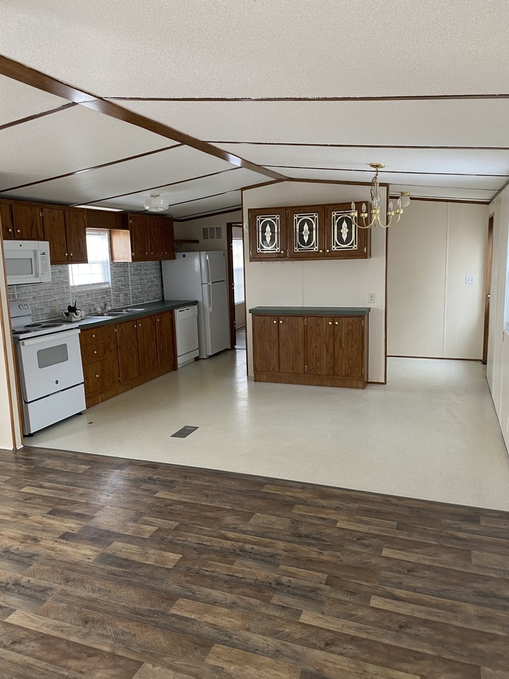 324 White Pine Blvd #35 - Photo 3 of 8