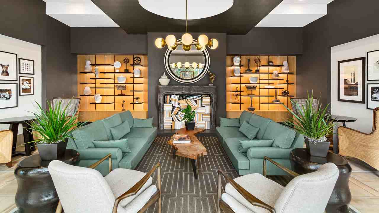 Huxley - Photo 5 of 33