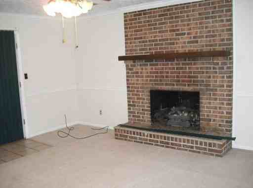 1040 Church Ave NE - Photo 2 of 12