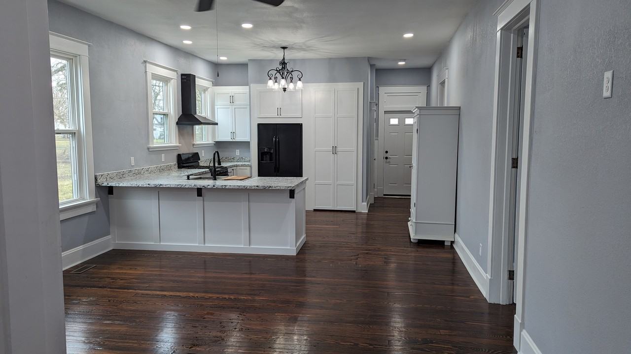 909 7th Avenue - Photo 3 of 21