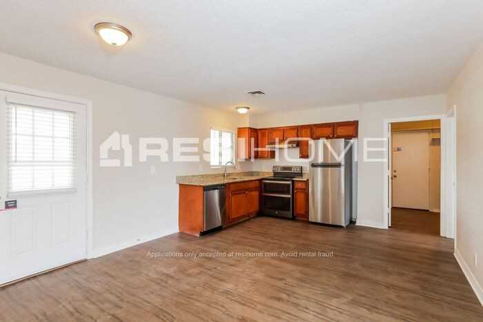 18014 N 33rd Dr - Photo 3 of 23