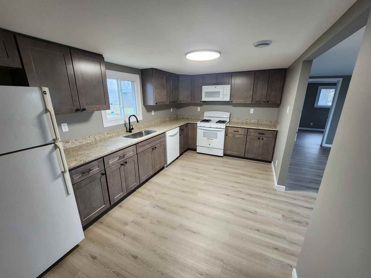 910 W Windsor Ave #NA - Photo 2 of 7