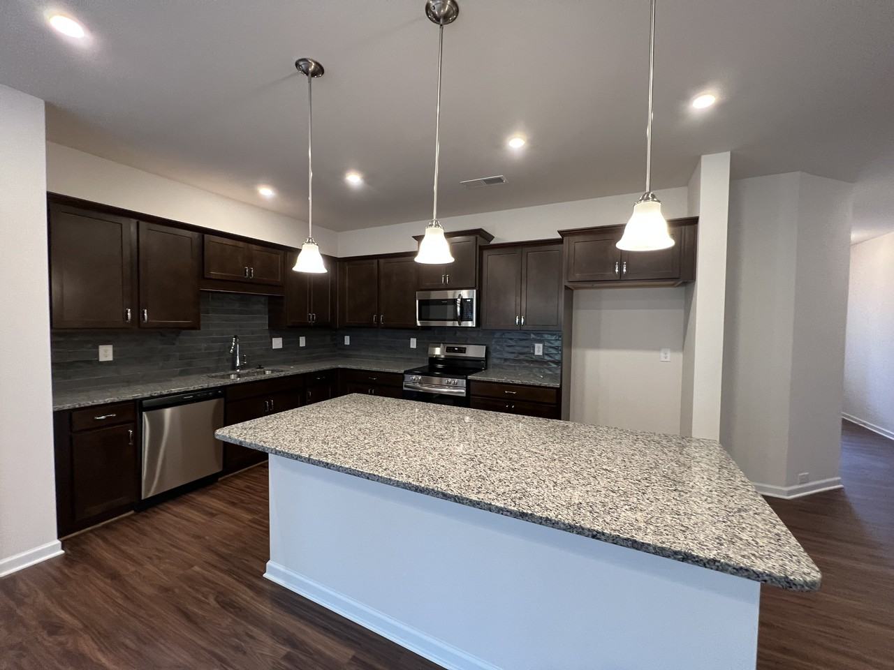 121 Pinnacle Way - Photo 3 of 42