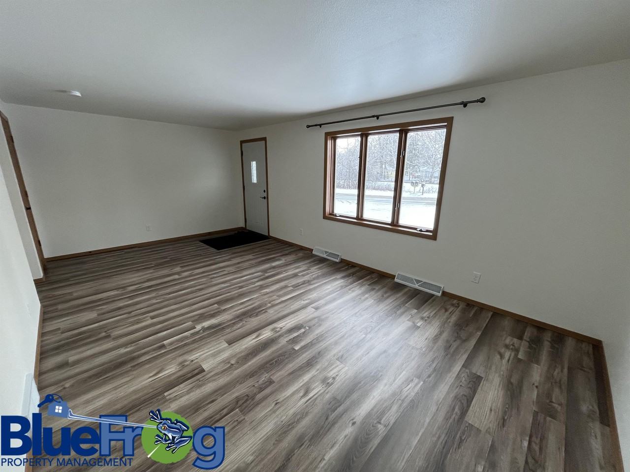 646 Woodlawn Dr #646 - Photo 3 of 34