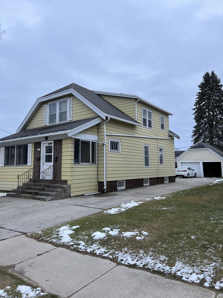 1117 Green St Lowr - Photo 2 of 33