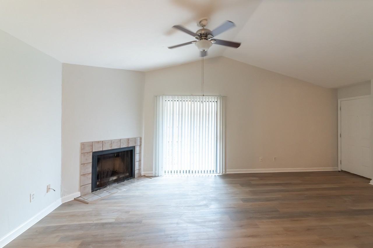 1591 Stone Rd Apt C #1591C - Photo 2 of 16