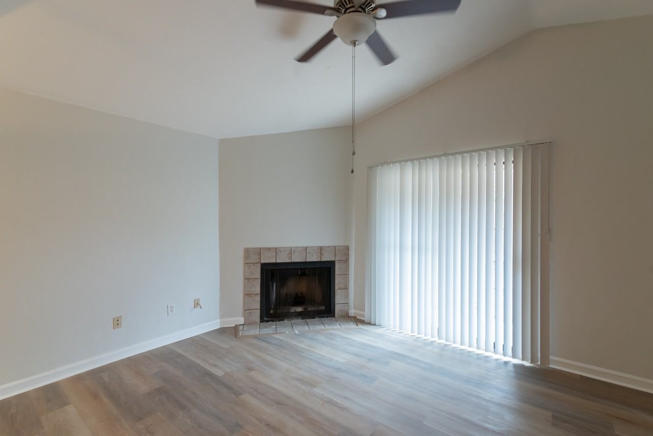 1591 Stone Rd Apt C #1591C - Photo 3 of 16