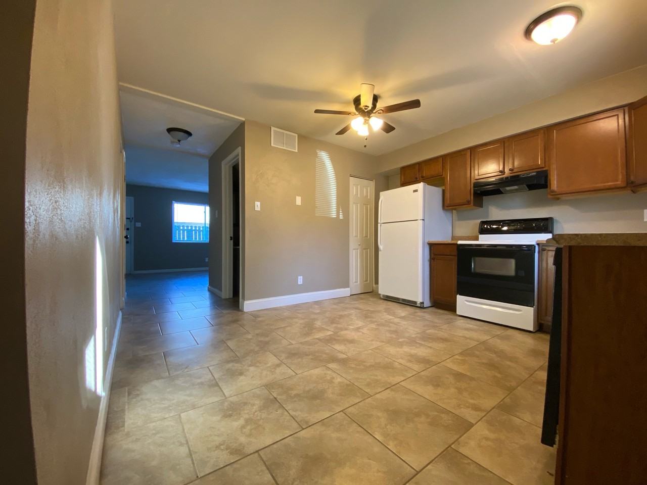 13 W Perry St #13 - Photo 2 of 11