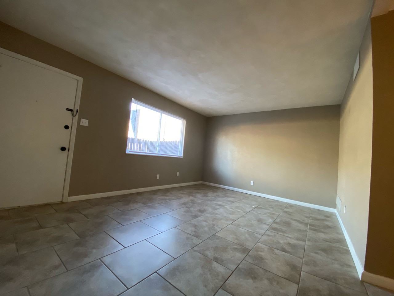 13 W Perry St #13 - Photo 3 of 11