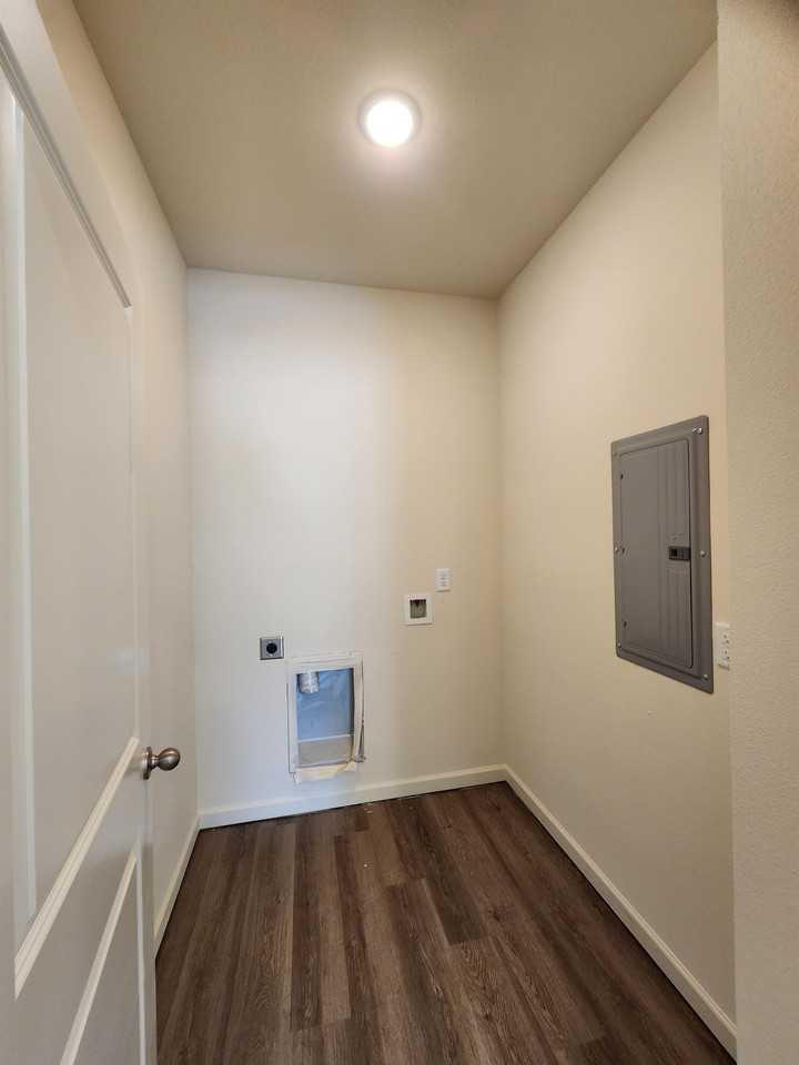 20963 Oregon St #1 - Photo 7 of 24
