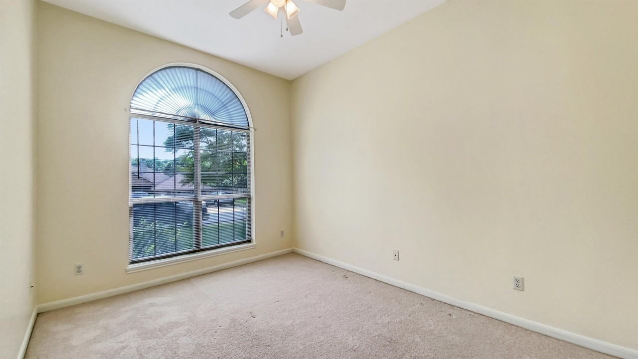 610 Summerglen Dr - Photo 2 of 16