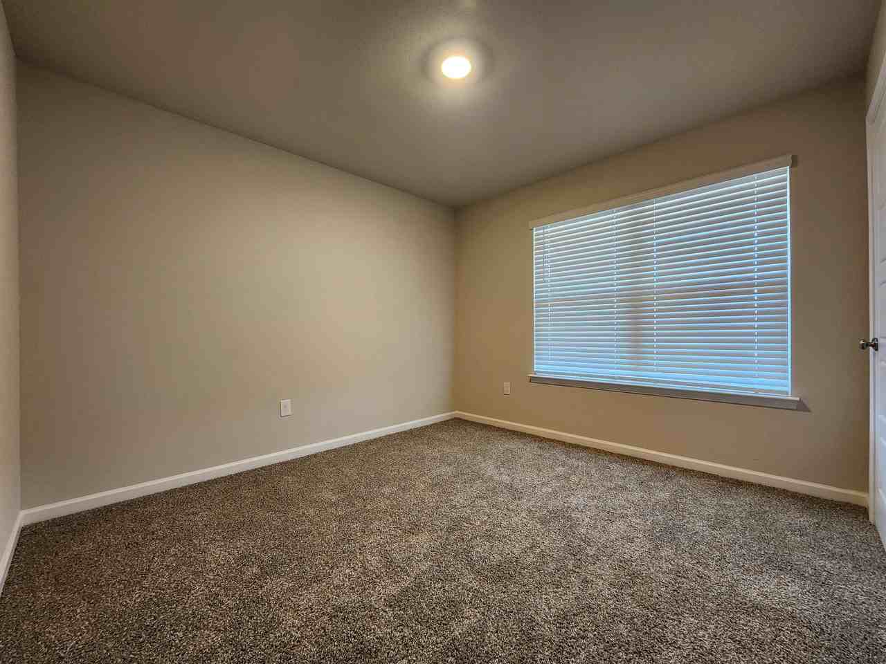 1034 Enclave Cir - Photo 2 of 18