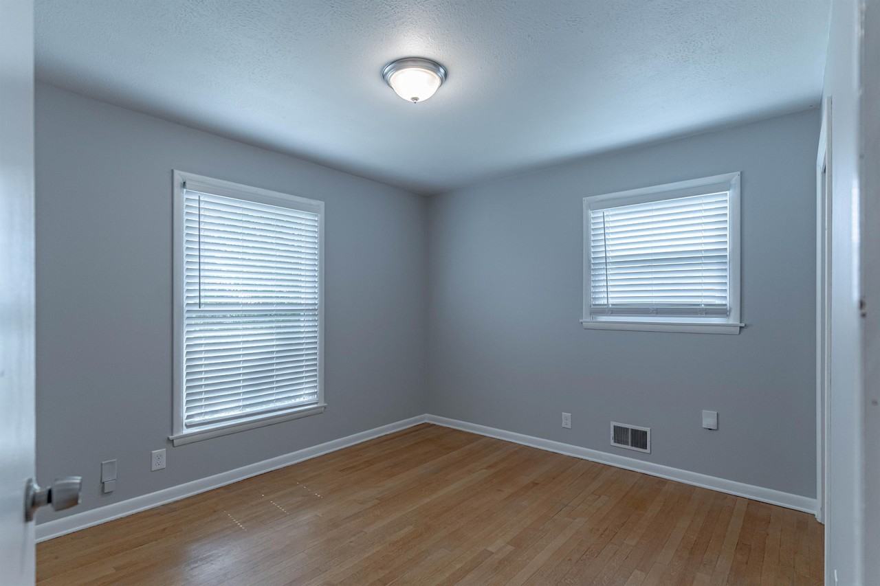 7544 Merlyn Cir - Photo 3 of 32