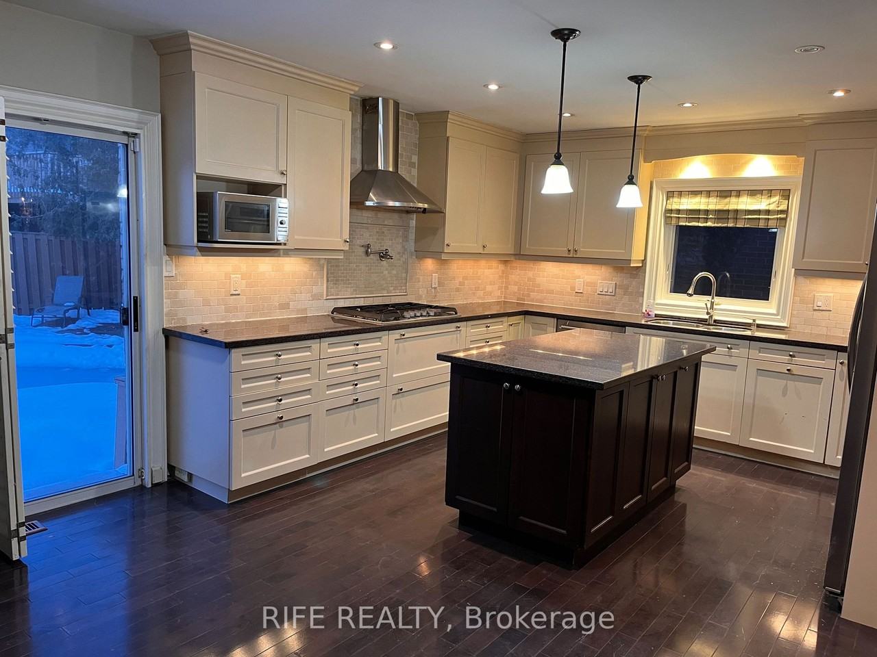 8 Elliotwood Court - Photo 2 of 17