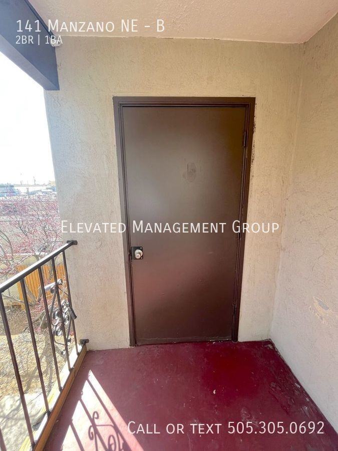 141 Manzano St Ne #B - Photo 3 of 12
