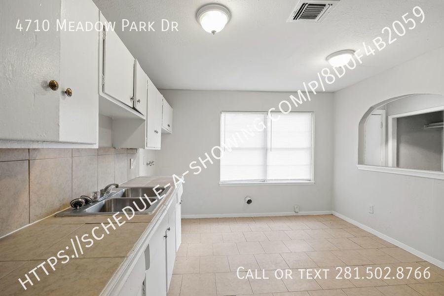 4710 Meadow Park Dr - Photo 3 of 10