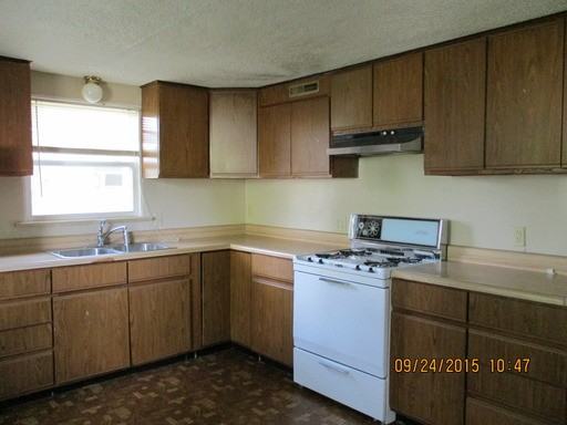 409 S 21st St - Photo 3 of 6