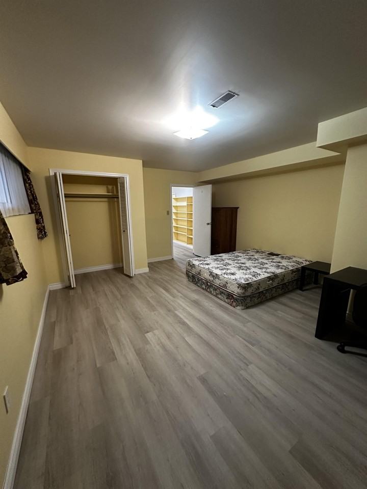 3845 14th Ave W 3, Vancouver, BC V6R 2X1 1 Bedroom House for 1,200