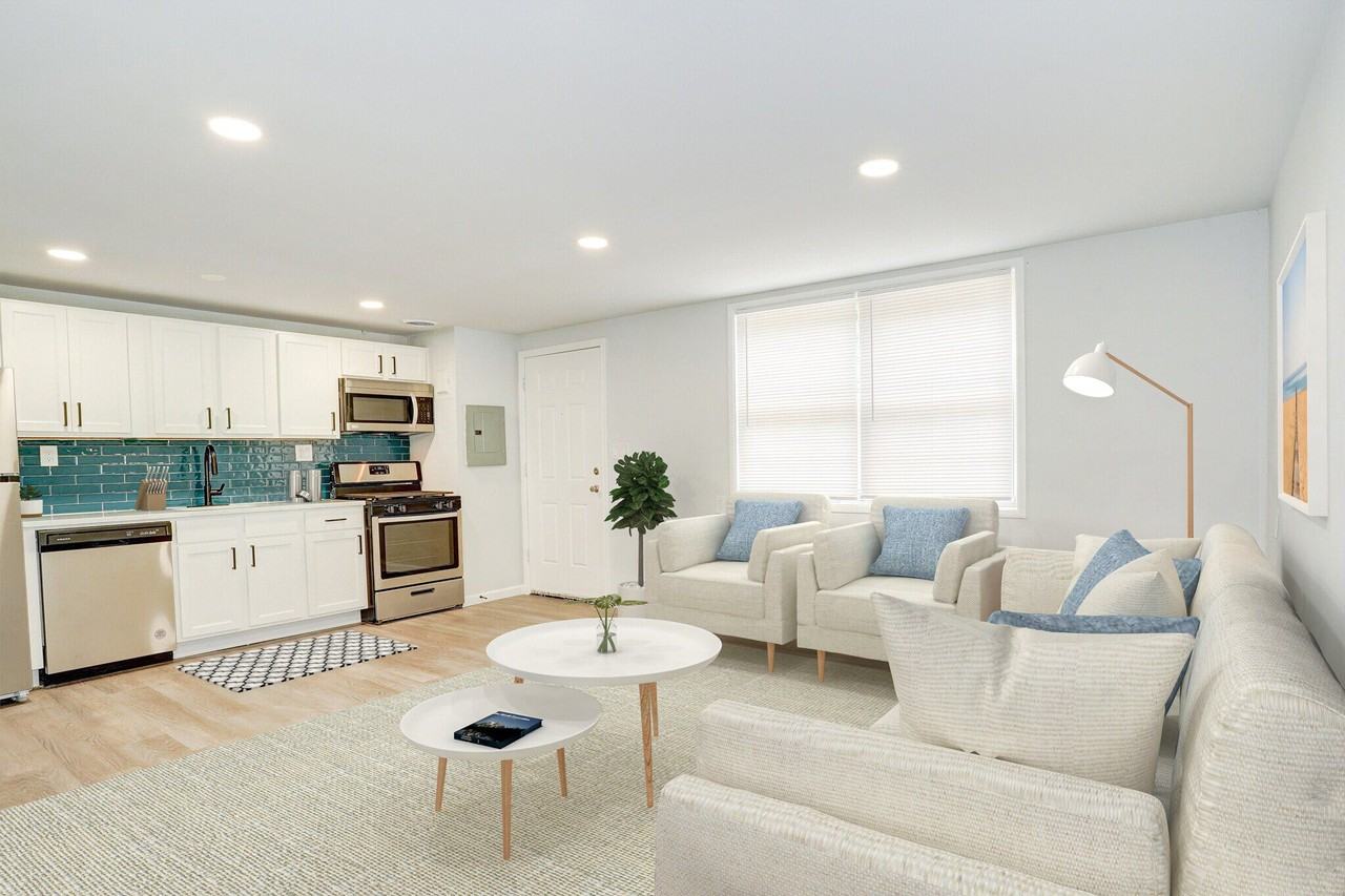 Franklin Square Apartments - Photo 2 of 8