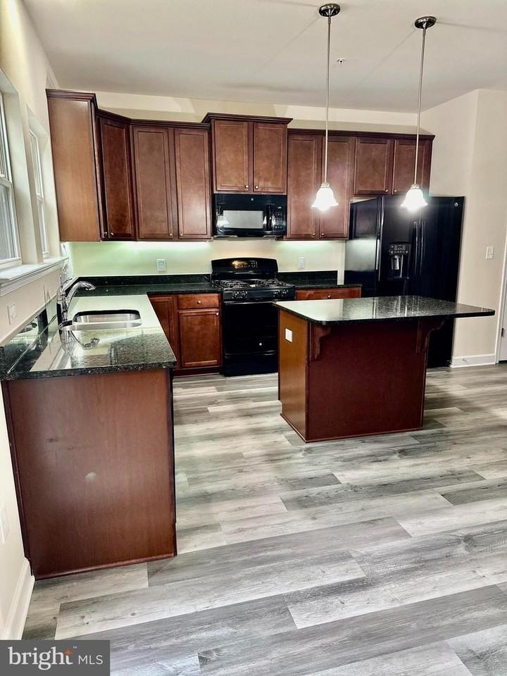 712 Pin Oak Ct - Photo 3 of 16