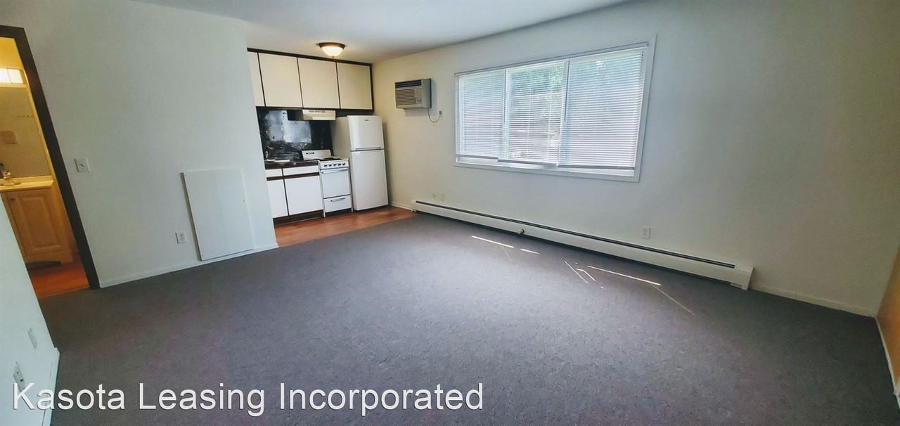 2190 Robbins Street - Photo 3 of 10