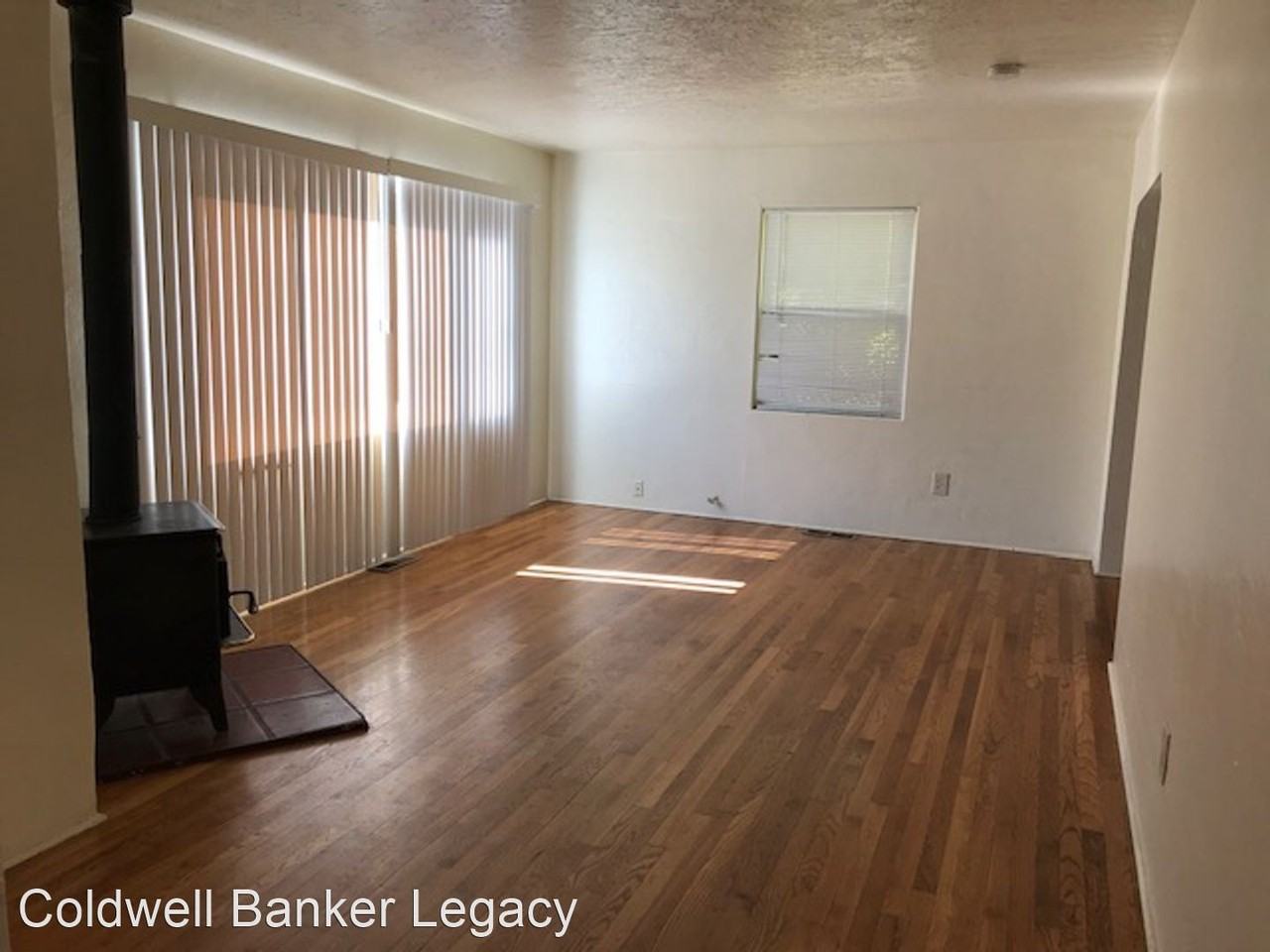 2109 Alhambra Ave Sw - Photo 2 of 11