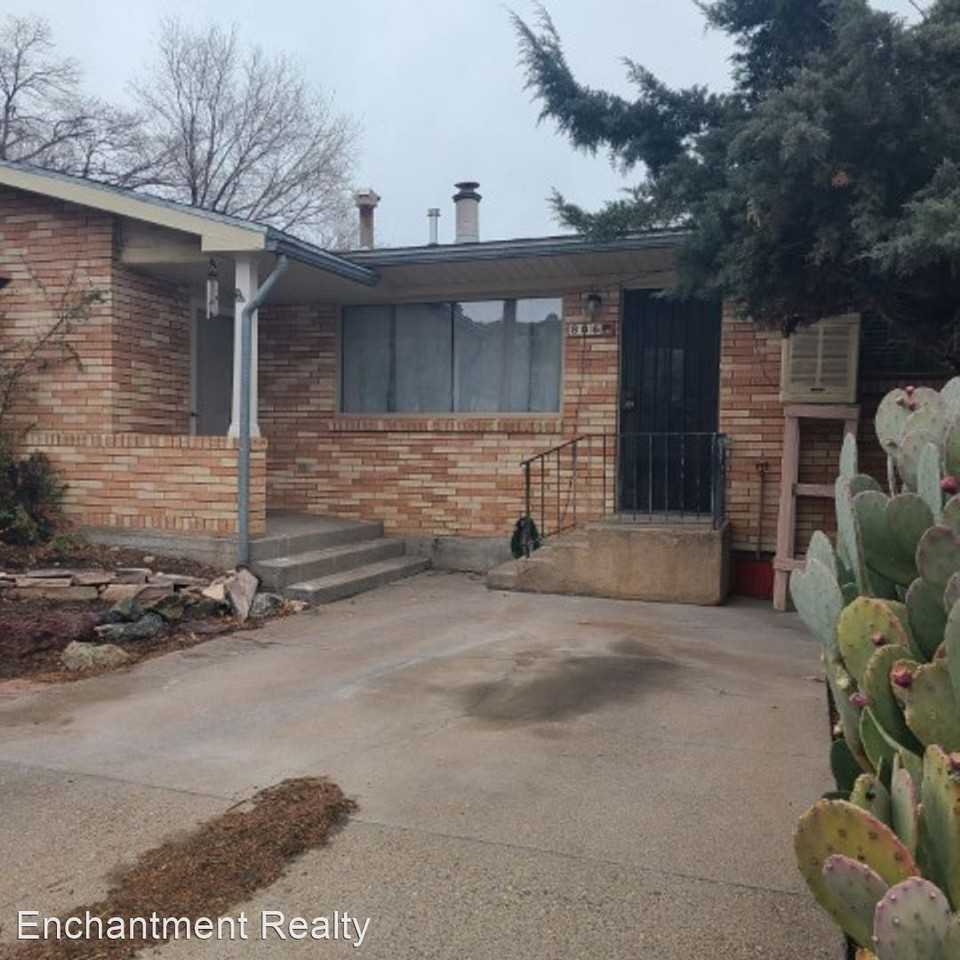 806 W Kelly St, Silver City, NM 88061 3 Bedroom House for 1,300/month