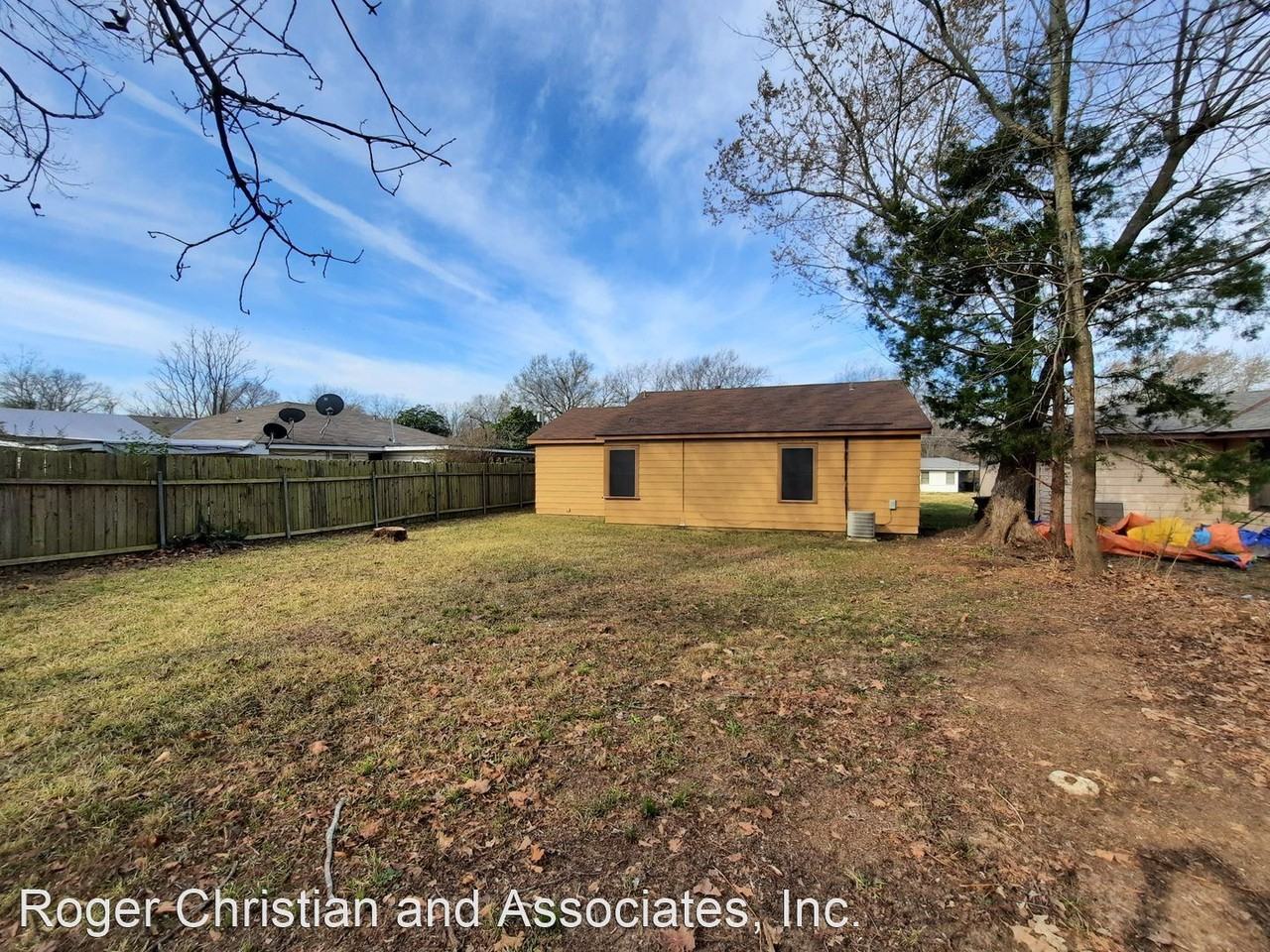 923 Lewis Pl - Photo 3 of 12